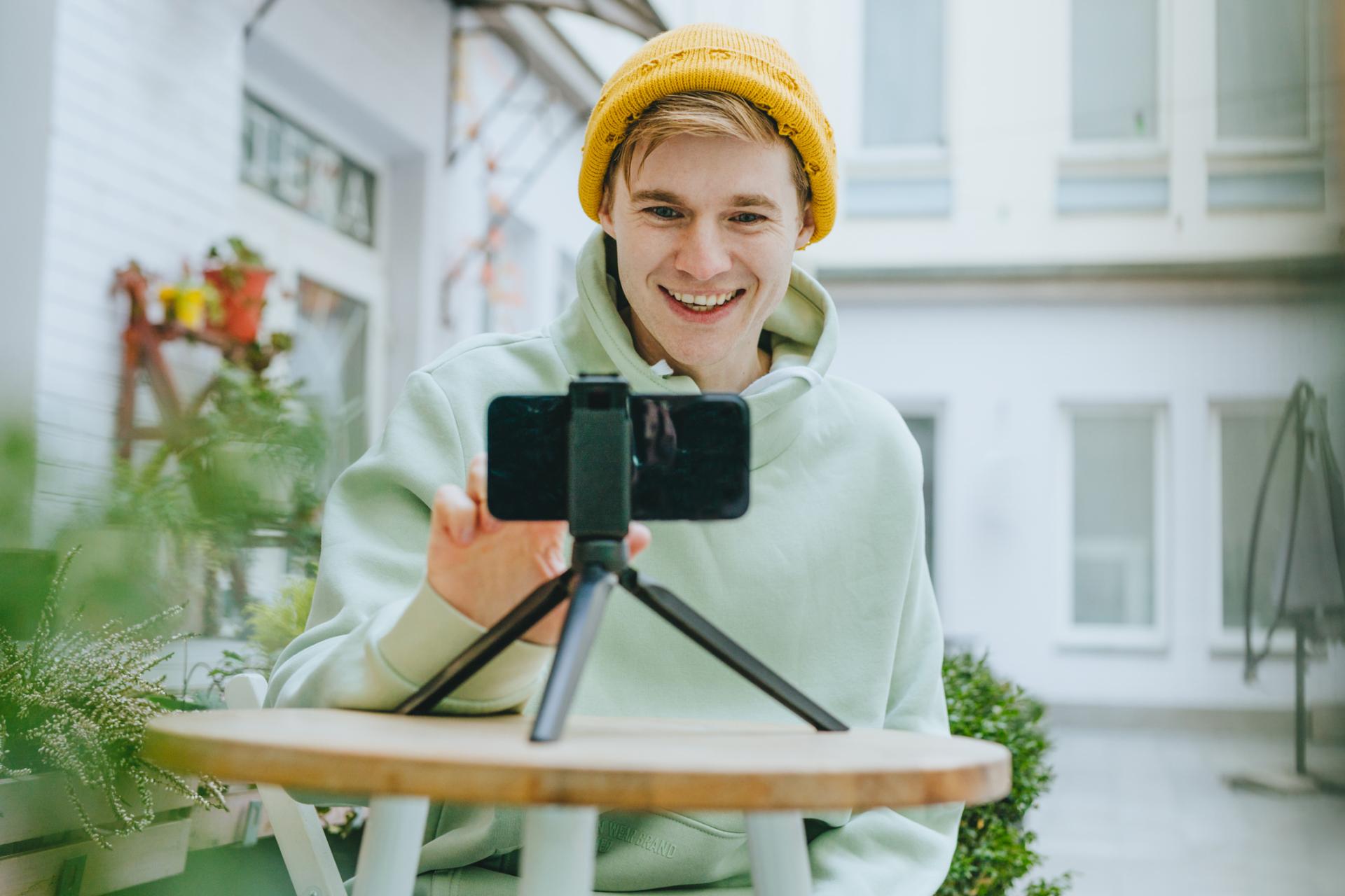 Guida ai video brevi sui social: Instagram, Facebook, TikTok e YouTube